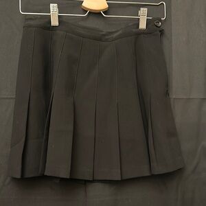 Classic Black Pleated Skirt - Great condition. L’ecole desFemmes:):):)